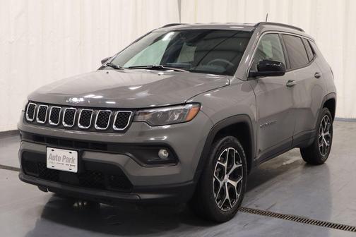 Sting Gray Clearcoat 2024 Jeep Compass Latitude