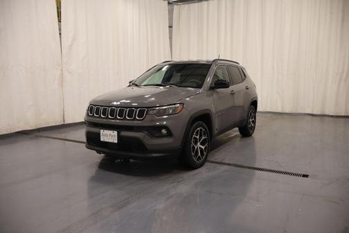 Sting Gray Clearcoat 2024 Jeep Compass Latitude