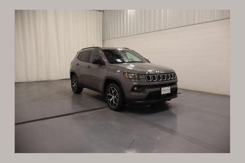 Sting Gray Clearcoat 2024 Jeep Compass Latitude