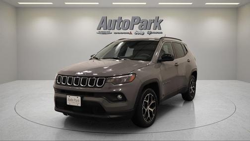 Sting Gray Clearcoat 2024 Jeep Compass Latitude