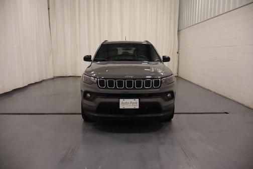 Sting Gray Clearcoat 2024 Jeep Compass Latitude