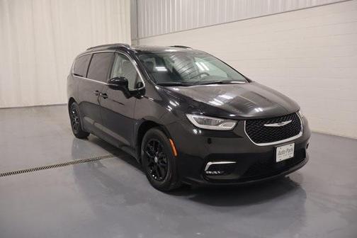 2022 Chrysler Pacifica Touring-L