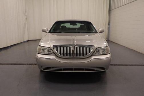 2005 Lincoln Town Car Signature