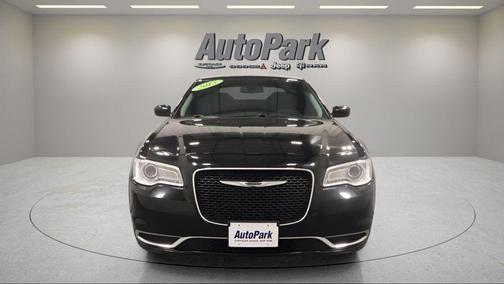 Gloss Black 2015 Chrysler 300 Limited