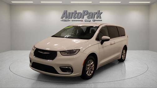 Bright White Clearcoat 2023 Chrysler Pacifica Touring-L
