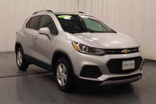 Silver Ice Metallic 2020 Chevrolet Trax LT