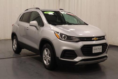 Silver Ice Metallic 2020 Chevrolet Trax LT