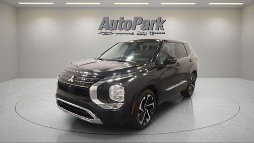 Black 2024 Mitsubishi Outlander SE Black Edition
