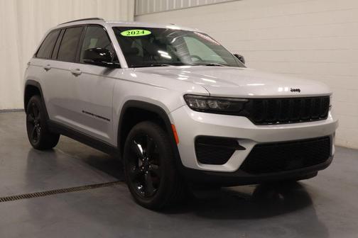 Silver Zynith 2024 Jeep Grand Cherokee Laredo