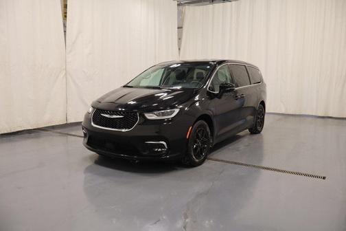 2024 Chrysler Pacifica Touring-L