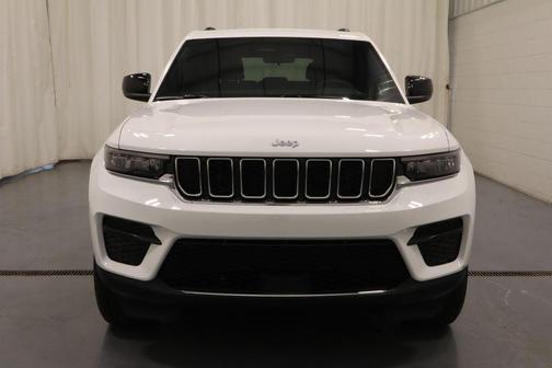Bright White Clearcoat 2026 Jeep Grand Cherokee Laredo X