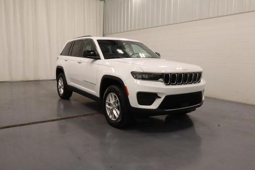 Bright White Clearcoat 2026 Jeep Grand Cherokee Laredo X