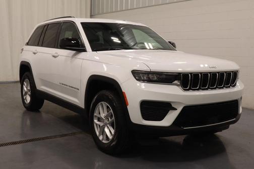 Bright White Clearcoat 2026 Jeep Grand Cherokee Laredo X