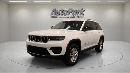 Bright White Clearcoat 2026 Jeep Grand Cherokee Laredo X