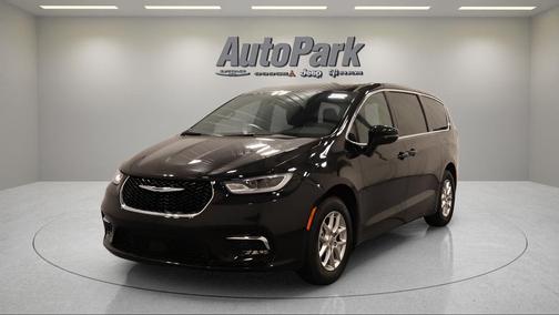Diamond Black 2025 Chrysler Pacifica Select