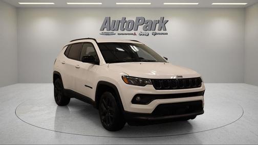 Bright White Clearcoat 2026 Jeep Compass Latitude
