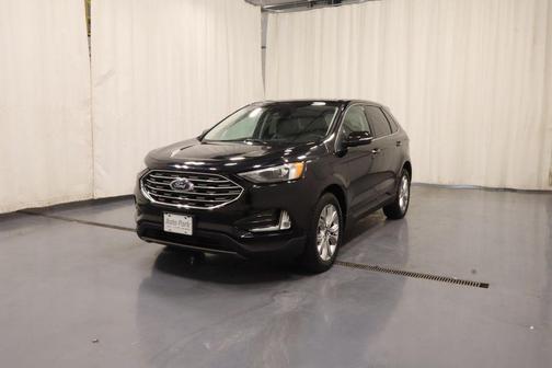 Black Metallic 2022 Ford Edge Titanium