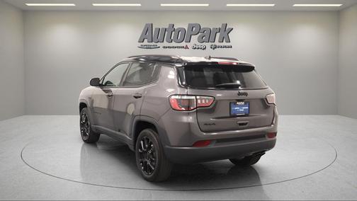Granite Crystal Clearcoat Metallic 2022 Jeep Compass Latitude