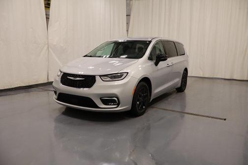 2024 Chrysler Pacifica Touring-L