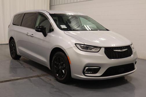 2024 Chrysler Pacifica Touring-L