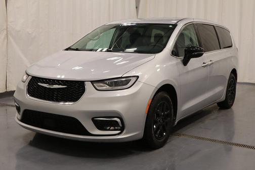 2024 Chrysler Pacifica Touring-L