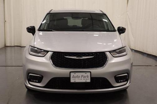 2024 Chrysler Pacifica Touring-L