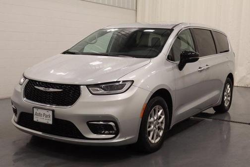 2024 Chrysler Pacifica Touring-L