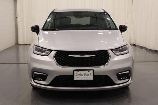 2024 Chrysler Pacifica Touring-L