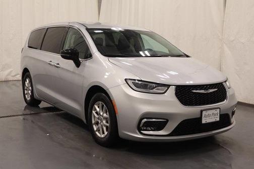 2024 Chrysler Pacifica Touring-L