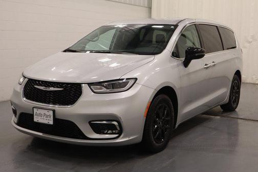 2024 Chrysler Pacifica Touring-L