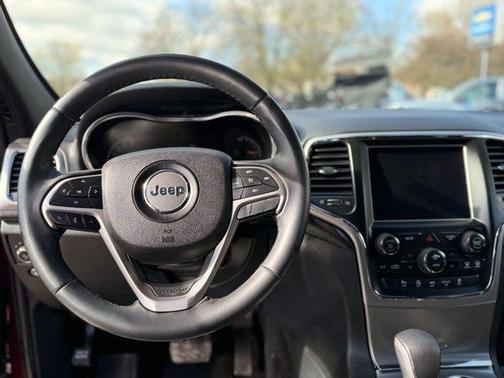 Velvet Red Pearlcoat 2018 Jeep Grand Cherokee Laredo E