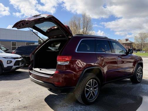 Velvet Red Pearlcoat 2018 Jeep Grand Cherokee Laredo E