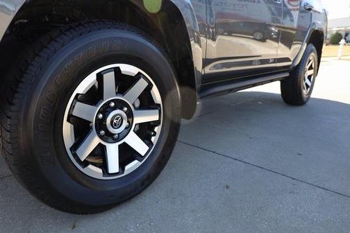 Photo 4 of 36 of 2021 Toyota 4Runner TRD Off Road Premium