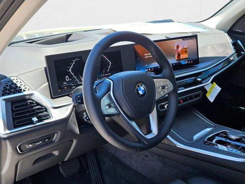 Skyscraper Grey Metallic 2026 BMW X7 xDrive40i