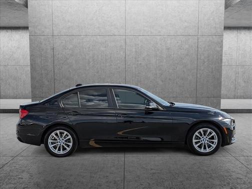 Photo 4 of 32 of 2016 BMW 320 i