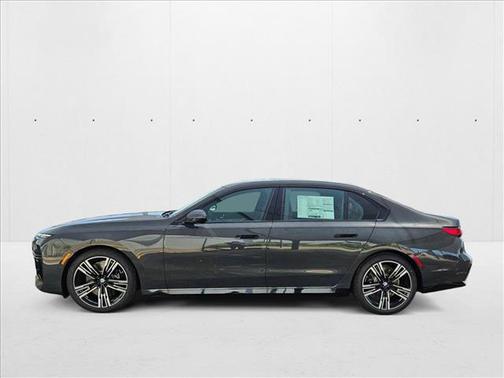 2025 BMW 740 i