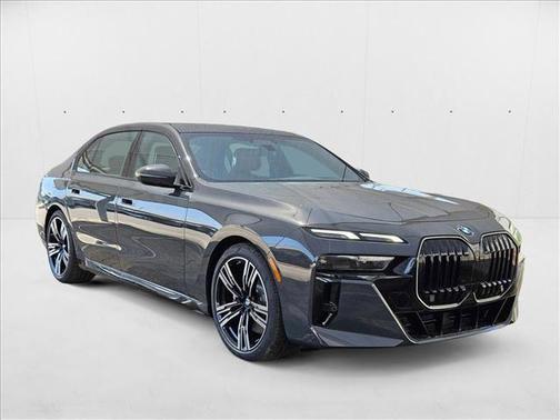 2025 BMW 740 i