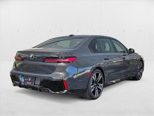 2025 BMW 740 i