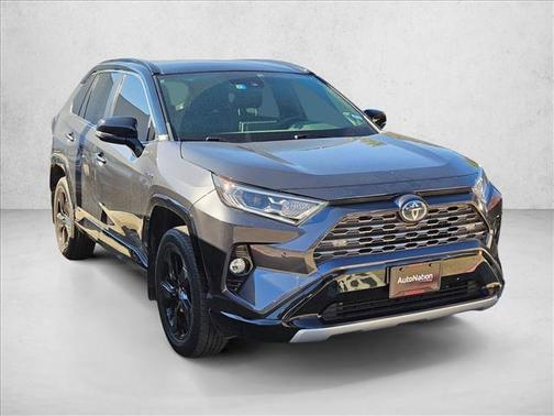 2020 Toyota RAV4 Hybrid SE