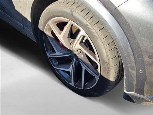 2025 Audi SQ6 e-tron Prestige quattro