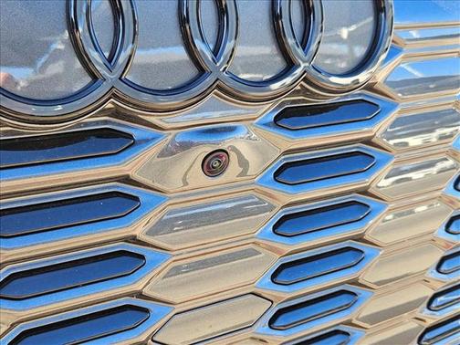 2025 Audi SQ6 e-tron Prestige quattro