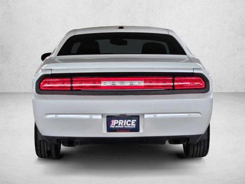 Ivory Tri-Coat Pearl 2014 Dodge Challenger R/T
