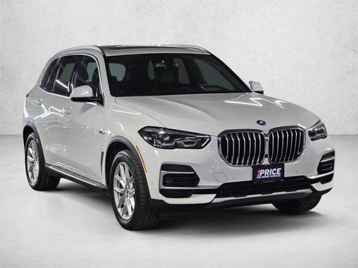 Alpine White 2023 BMW X5 PHEV xDrive45e