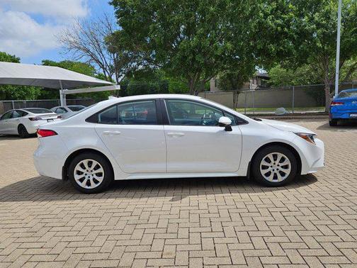 Ice Cap 2024 Toyota Corolla LE