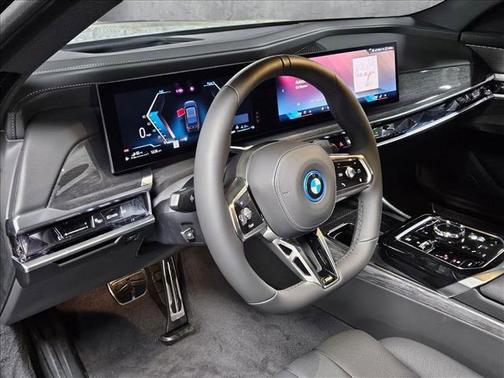 2025 BMW 750e i xDrive