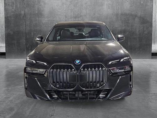 2025 BMW 750e i xDrive