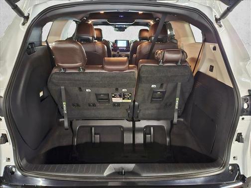 2024 Toyota Sienna Platinum 7 Passenger
