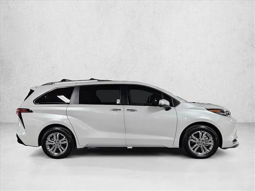 2024 Toyota Sienna Platinum 7 Passenger