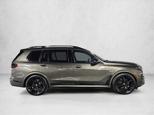 2025 BMW X7 M60i