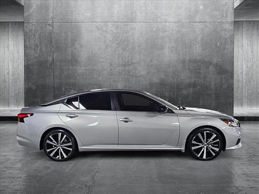 2021 Nissan Altima SR FWD